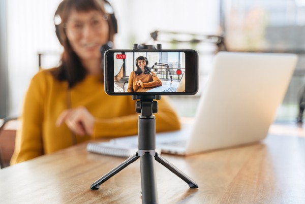 how to scale B2B influencer marketing