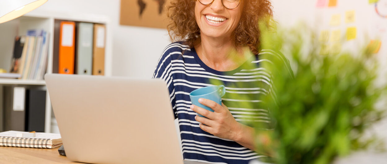 Social Media Polls For Marketers: 6 B2B Brands Winning With LinkedIn Polls