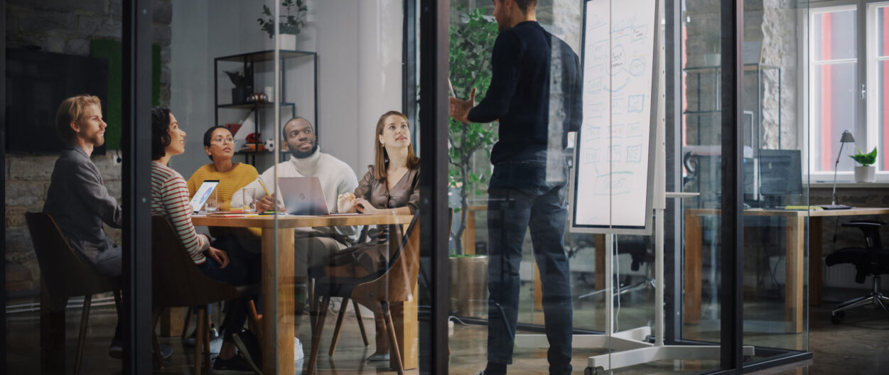 How to Choose the Right Tech Marketing Agency