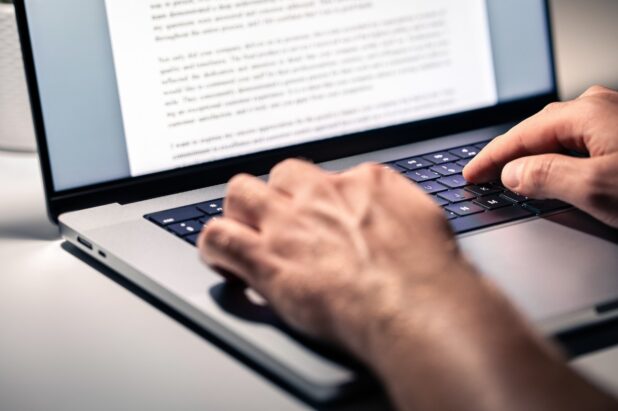 Does Blogging Still Matter in B2B Marketing? Plus 5 Examples of Great B2B Blogs